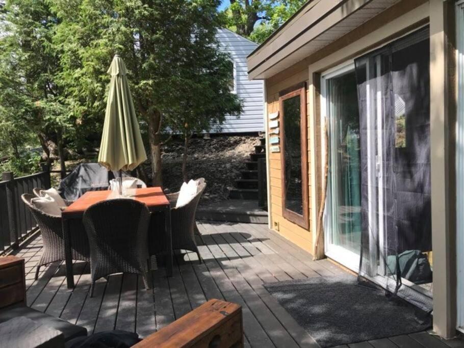 Om Chalet 2 Avec Spa Et Foyer Borde Du Fleuve Saint-Pierre-de-l'Ile-d'Orleans Exterior photo